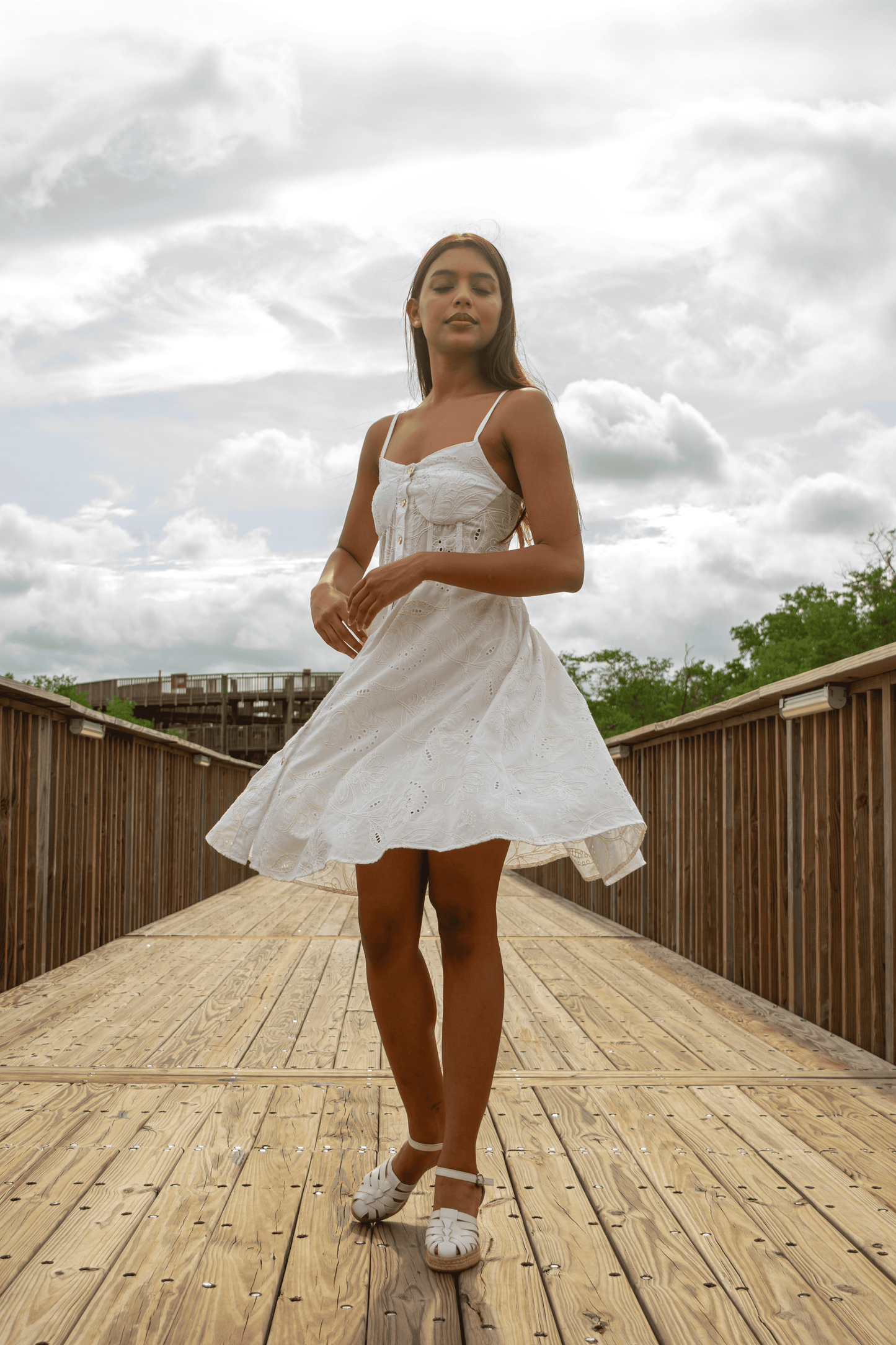 VESTIDO REINITA DORADA